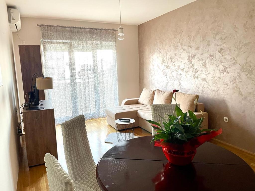Ferienwohnung Naki Apartman Podgorica Exterior foto